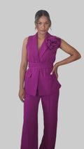 Completo Elegante Magenta con Gilet Smanicato, Maxi Rosa 3D e Pantalone Sartoriale